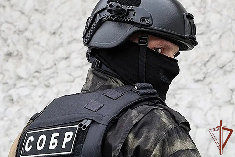 В Черкесске при силовой поддержке СОБР Росгвардии задержан подозреваемый в незаконном обороте оружия