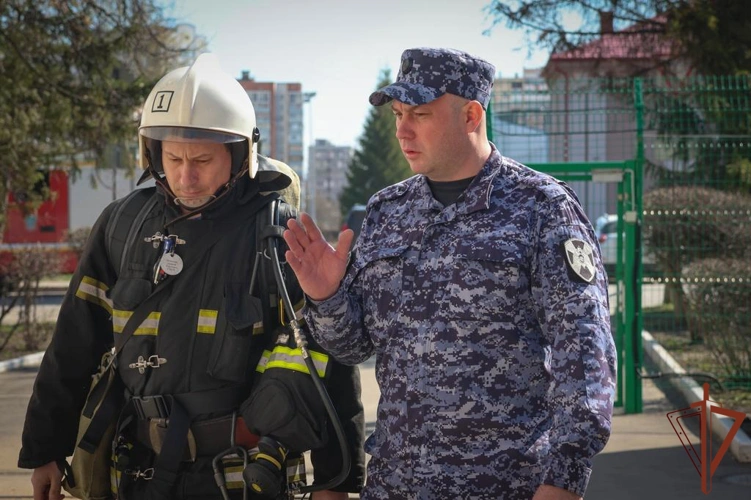 В Пензе состоялись пожарно-тактическое учение Росгвардии и МЧС (видео)