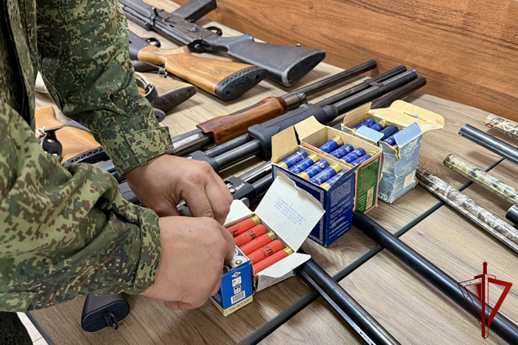 Росгвардейцы передали бойцам СВО полсотни единиц оружия от неравнодушных астраханцев