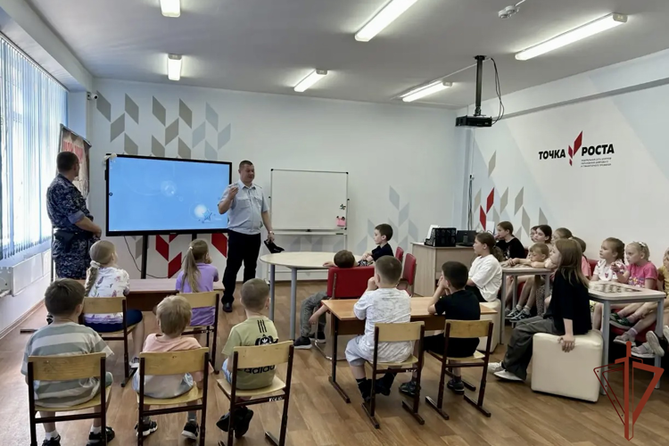 В регионах Сибири в рамках 10-летия Росгвардейцы прошли патриотические мероприятия для молодежи