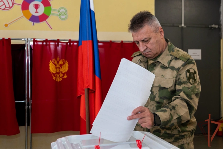 Личный состав Приволжского округа Росгвардии продолжает участвовать в голосовании на выборах депутатов Государственной думы