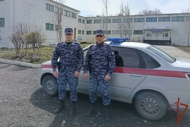 Сотрудники Росгвардии оказали помощь мальчику, получившему травму руки в Омской области