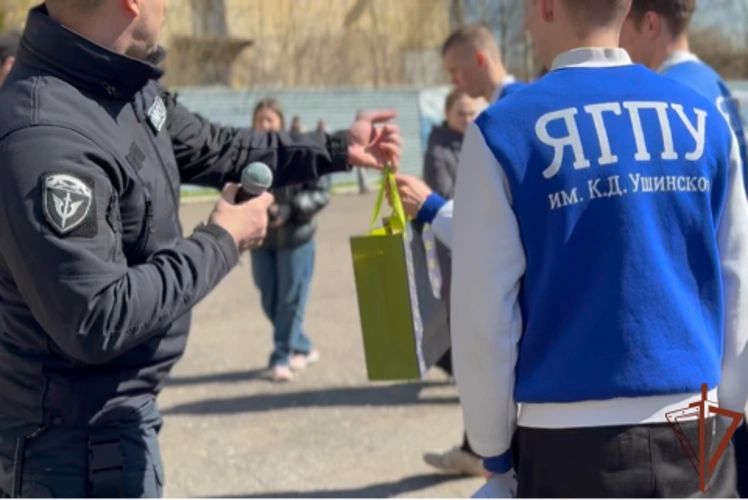 В Ярославле Росгвардия провела смотр-конкурс строя и песни среди студентов