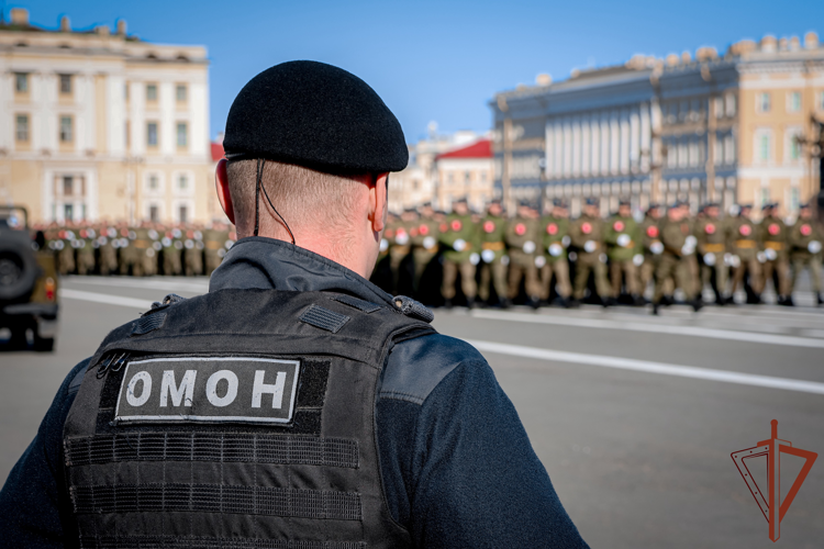 Росгвардейцы обеспечили безопасность проведения репетиции Парада Победы в Санкт-Петербурге