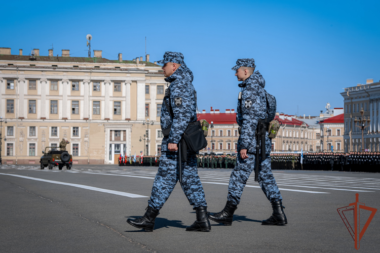 Росгвардейцы обеспечили безопасность проведения репетиции Парада Победы в Санкт-Петербурге