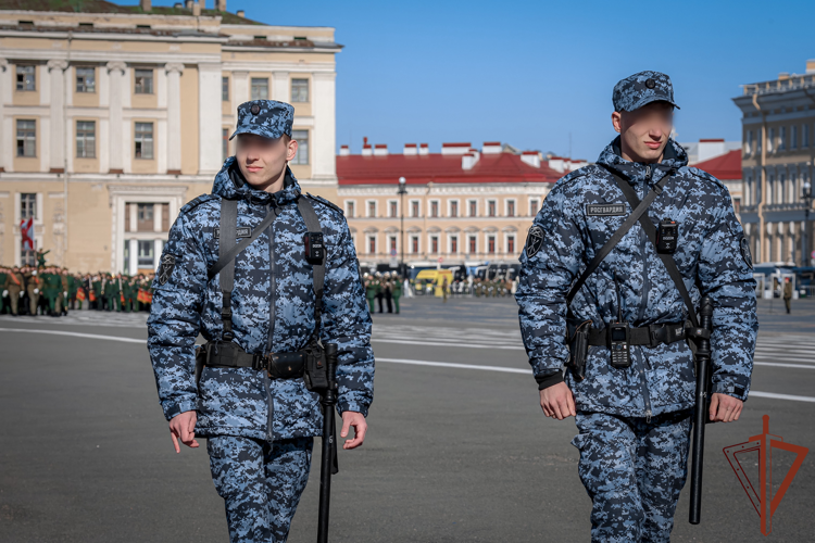 Росгвардейцы обеспечили безопасность проведения репетиции Парада Победы в Санкт-Петербурге