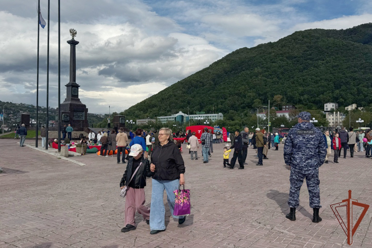 Росгвардия обеспечила безопасность на праздновании Дней города в Петропавловске-Камчатском и Уссурийске