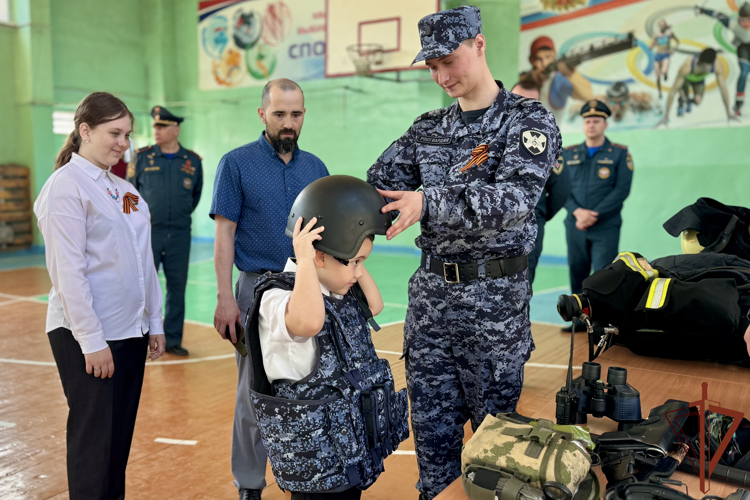 С участием Росгвардии в регионах Сибири прошли просветительские и патриотические проекты для молодёжи