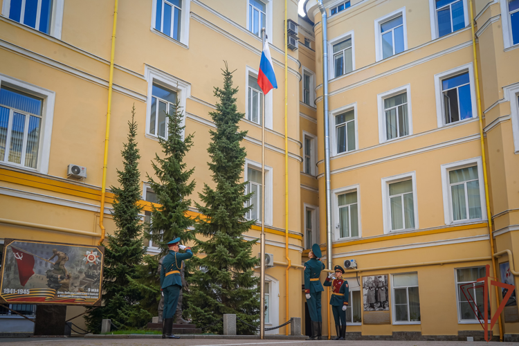 В Северо-Западном округе Росгвардии отметили День Государственного флага