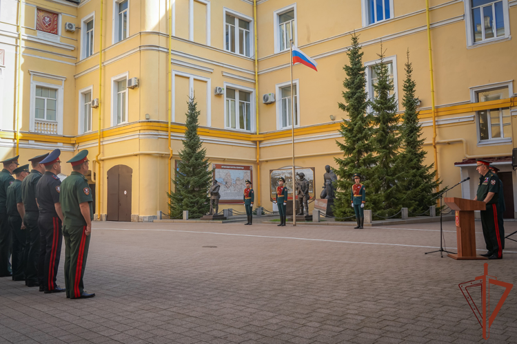 В Северо-Западном округе Росгвардии отметили День Государственного флага