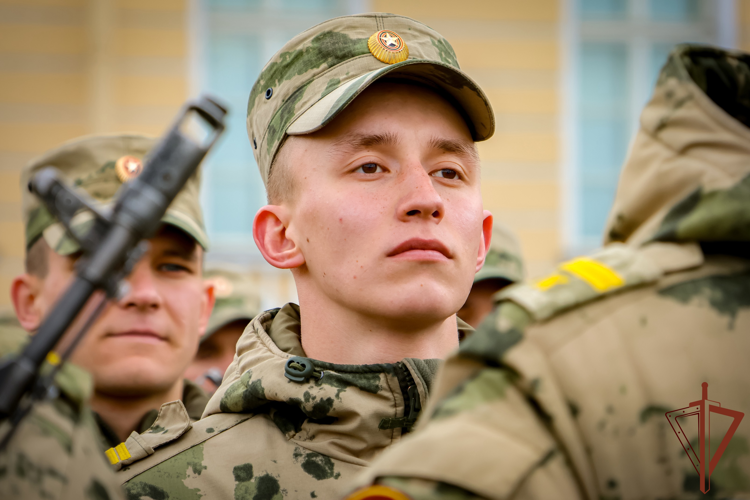 В Санкт-Петербурге курсанты Военной академии Росгвардии участвуют в репетиции Парада Победы