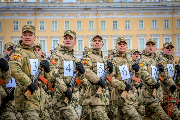 В Санкт-Петербурге курсанты Военной академии Росгвардии участвуют в репетиции Парада Победы