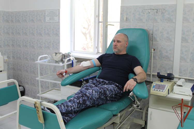 На Северном Кавказе росгвардейцы приняли участие в акциях по сдаче крови в Национальный день донора