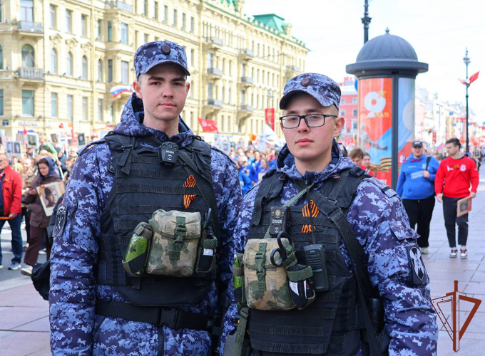 Военнослужащие и сотрудники Северо-Западного округа Росгвардии обеспечили безопасность празднования Дня Победы