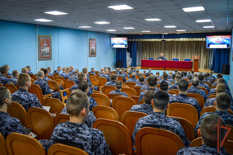 Военнослужащие и сотрудники Северо-Западного округа Росгвардии написали «Диктант Победы»