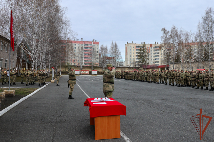 На Урале прошли торжественные мероприятия к 80-летию со дня образования воинских частей по охране важных государственных объектов