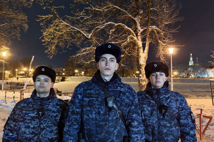 В Калининграде росгвардейцы пришли на помощь пожилому мужчине, которому стало плохо на улице