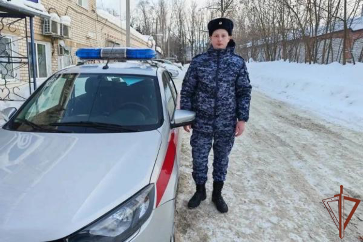 В Иванове сотрудник Росгвардии спас пенсионера из горящей квартиры