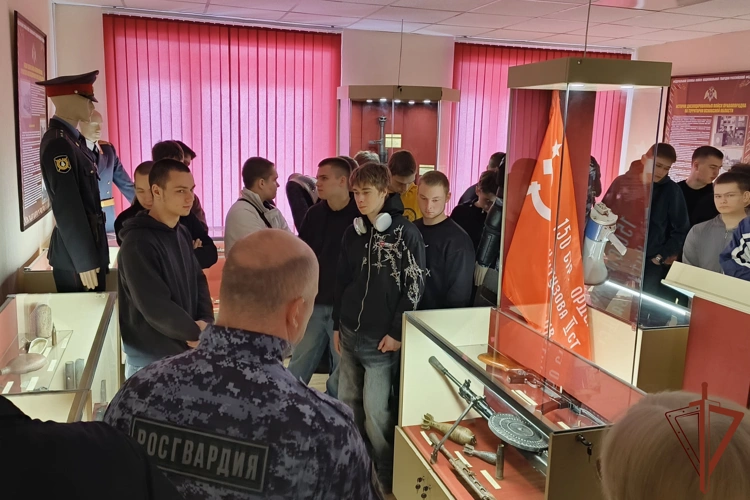 Росгвардейцы провели патриотические мероприятия на северо-западе страны в преддверии юбилея ведомства