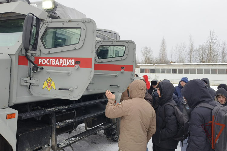 Росгвардейцы провели патриотические мероприятия на северо-западе страны в преддверии юбилея ведомства