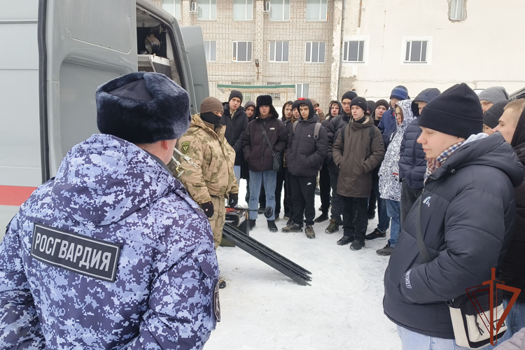 Росгвардейцы провели патриотические мероприятия на северо-западе страны в преддверии юбилея ведомства