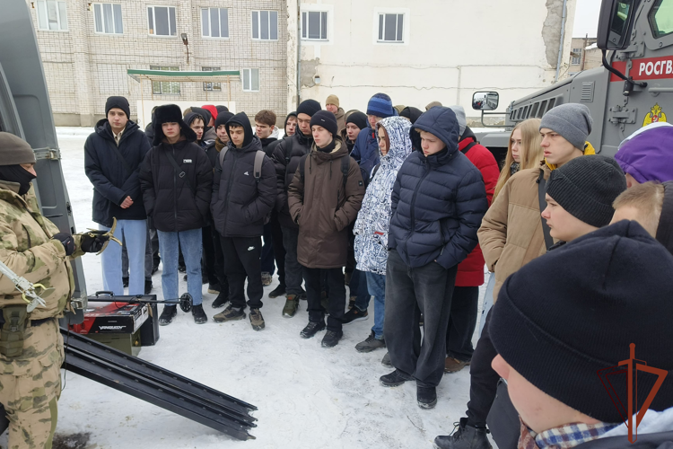Росгвардейцы провели патриотические мероприятия на северо-западе страны в преддверии юбилея ведомства