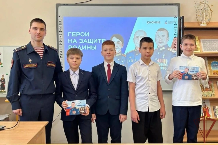 В Оренбурге росгвардеец рассказал школьникам о службе в ведомстве