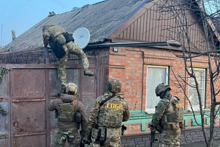 Подозреваемых в особо крупном мошенничестве задержали при участии спецназа Росгвардии в Адыгее