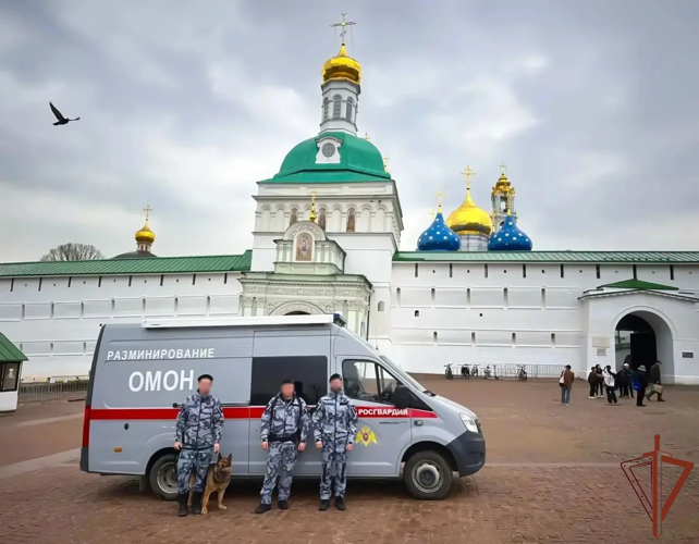 Росгвардейцы обеспечили безопасность праздничного богослужения в Троице-Сергиевой Лавре