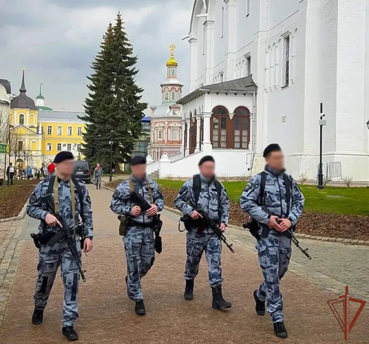 Росгвардейцы обеспечили безопасность праздничного богослужения в Троице-Сергиевой Лавре