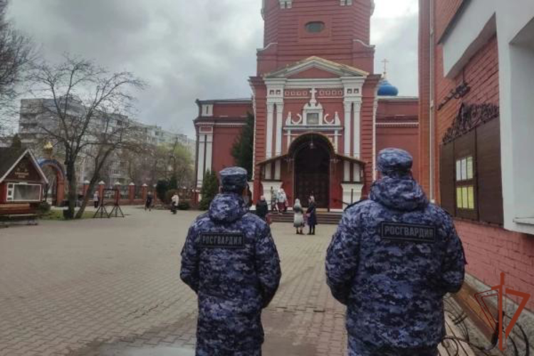 Росгвардейцы обеспечили безопасность празднования православного праздника Красной горки в регионах  Центральной России