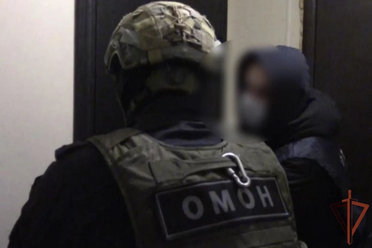 В Ульяновске росгвардейцы оказали поддержку при задержании группы мошенников, обманувших порядка 20 пенсионеров (видео)