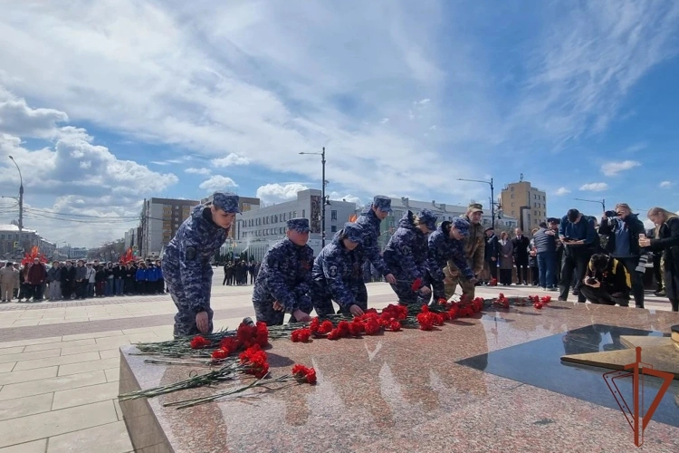 Росгвардия приняла участие в акции «Георгиевская ленточка» в Липецке