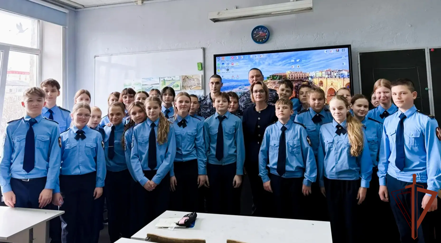Росгвардейцы провели патриотические мероприятия для учащихся в Подмосковье