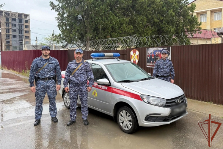 Росгвардейцы спасли детей из горящего дома в Дагестане