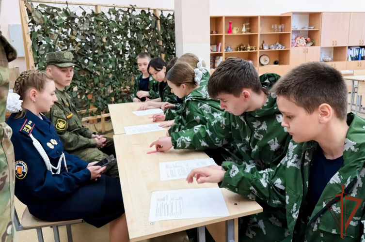 Росгвардейцы выступили наставниками на слёте «Кадетская слава» в Подмосковье