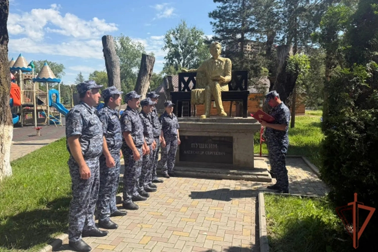 В Карачаево-Черкесии росгвардейцы стали участниками всероссийской акции ко Дню русского языка