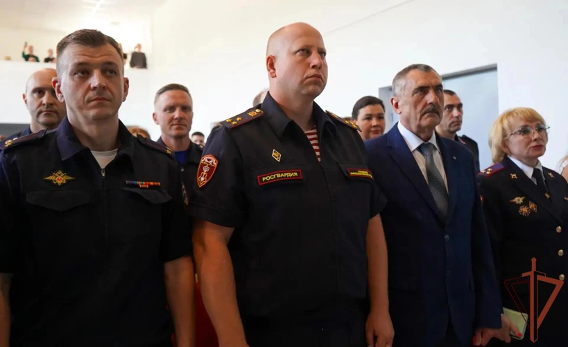 В Подмосковье росгвардейцы вручили дипломы выпускникам подшефного колледжа (видео)