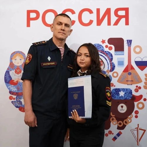 В Подмосковье росгвардейцы вручили дипломы выпускникам подшефного колледжа (видео)
