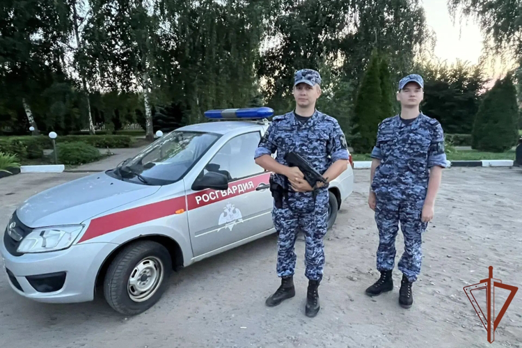 Росгвардейцы в Тамбове оперативно доставили в больницу ребенка с ожогами
