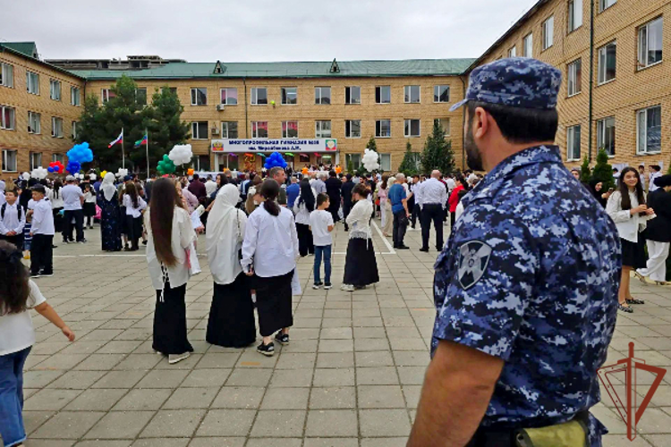 На Северном Кавказе росгвардейцы обеспечили правопорядок при проведении мероприятий в День знаний