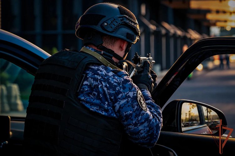 В Москве сотрудники Росгвардии задержали дебошира в медицинском учреждении (видео)