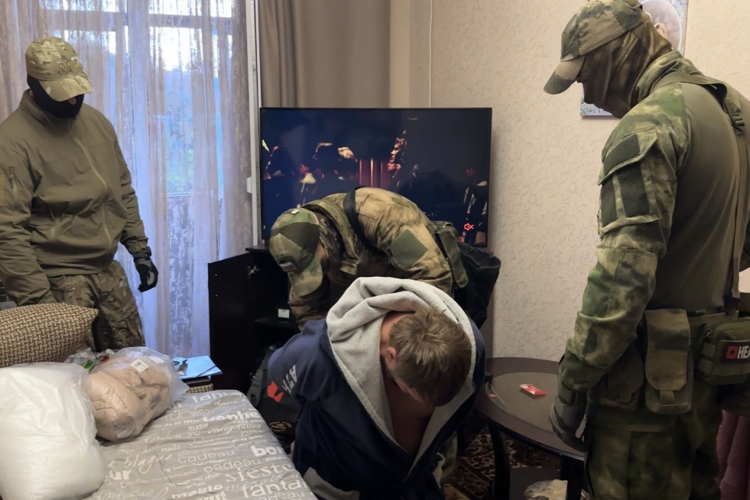 В Севастополе при содействии СОБР Росгвардии задержан подозреваемый в мошенничестве