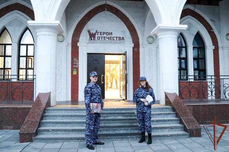 Росгвардейцы стали участниками всероссийской акции «Ночь музеев» в Йошкар-Оле (видео)
