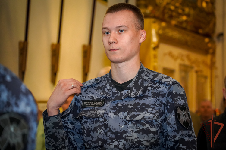 В Санкт-Петербурге росгвардейцы приняли участие в праздновании Дня Святой Троицы