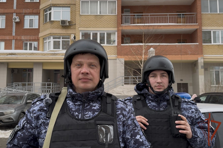 В Оренбурге росгвардейцы спасли девушку от необдуманного поступка (видео)
