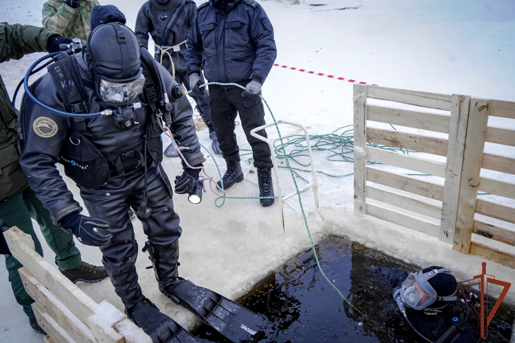 Водолазы Росгвардии из 6 регионов страны отработали поиск взрывных устройств в акватории Финского залива (видео)
