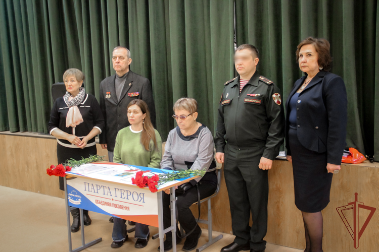 Росгвардейцы приняли участие в открытии «Парты Героя» в Ленинградской области