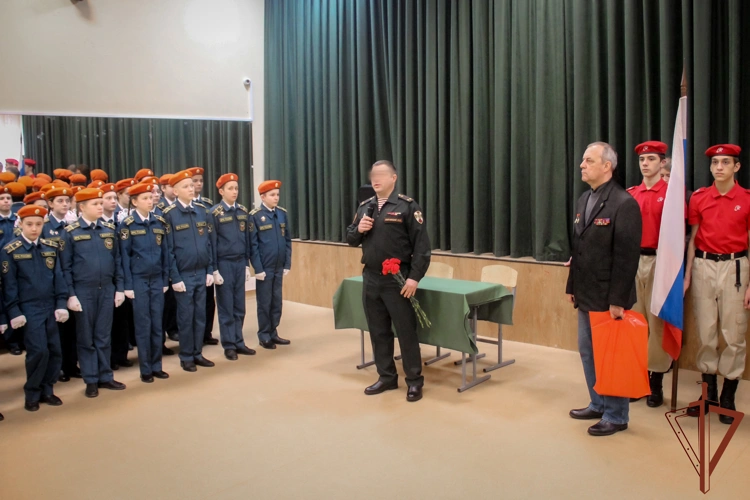 Росгвардейцы приняли участие в открытии «Парты Героя» в Ленинградской области