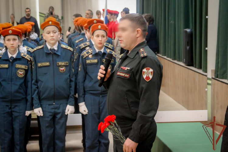 Росгвардейцы приняли участие в открытии «Парты Героя» в Ленинградской области